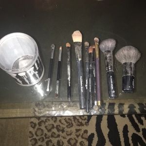 Younique brush set